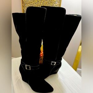 Women’s wide calf knee boots size 8w/39